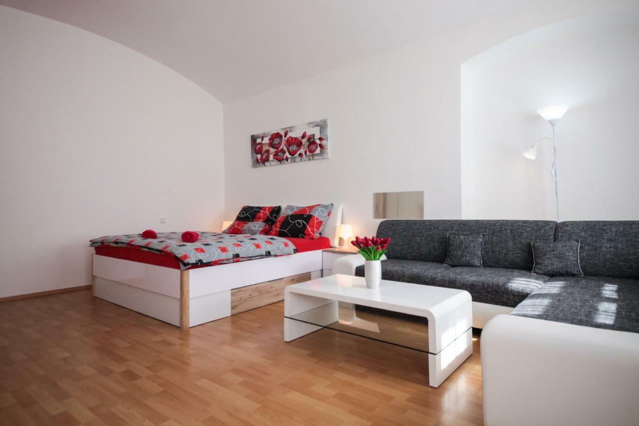 Family Duplex On Wenceslas Square Apartment Прага Екстериор снимка