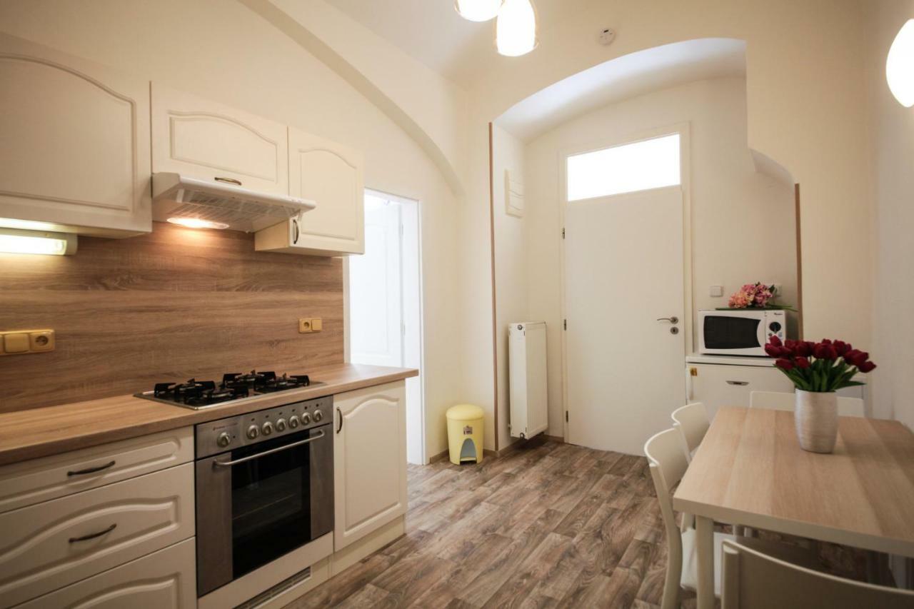 Family Duplex On Wenceslas Square Apartment Прага Екстериор снимка