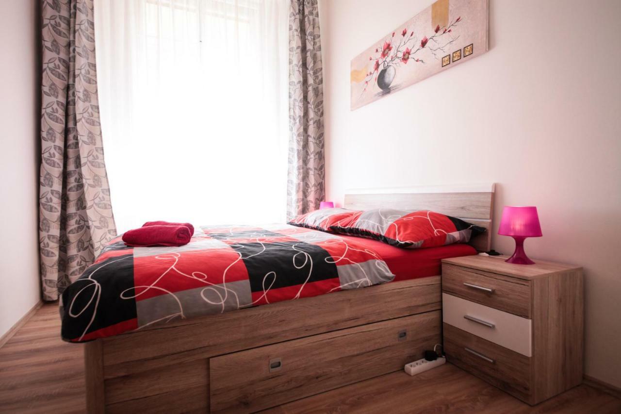 Family Duplex On Wenceslas Square Apartment Прага Екстериор снимка