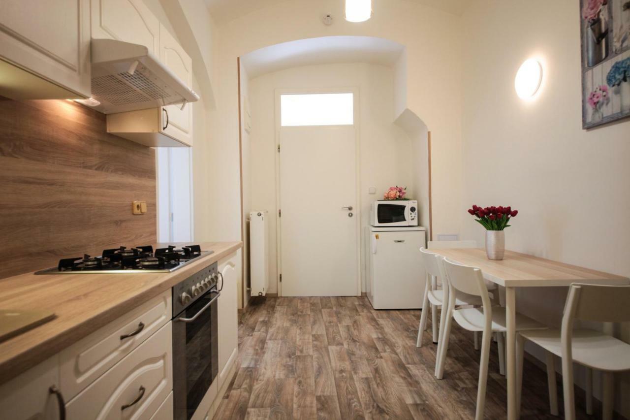 Family Duplex On Wenceslas Square Apartment Прага Екстериор снимка