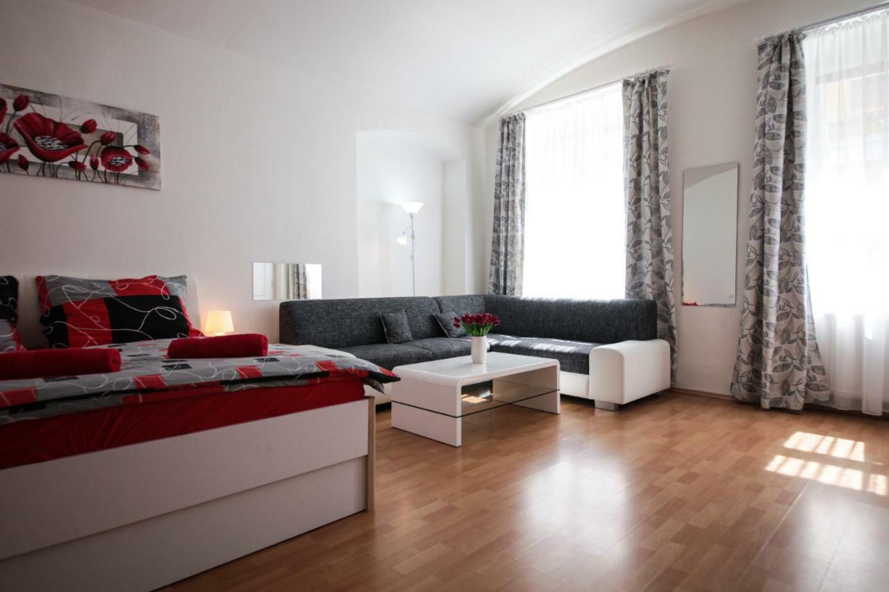 Family Duplex On Wenceslas Square Apartment Прага Екстериор снимка