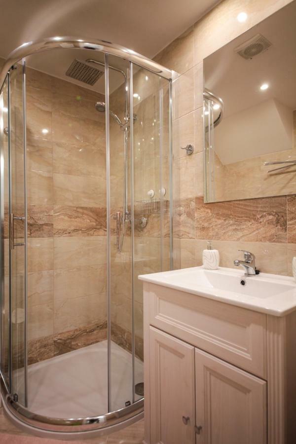 Family Duplex On Wenceslas Square Apartment Прага Екстериор снимка