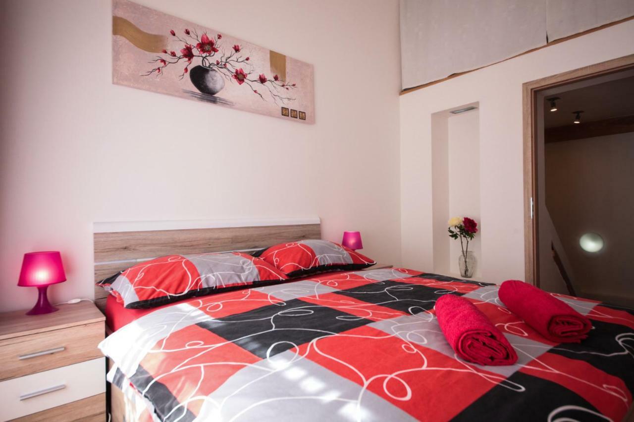 Family Duplex On Wenceslas Square Apartment Прага Екстериор снимка