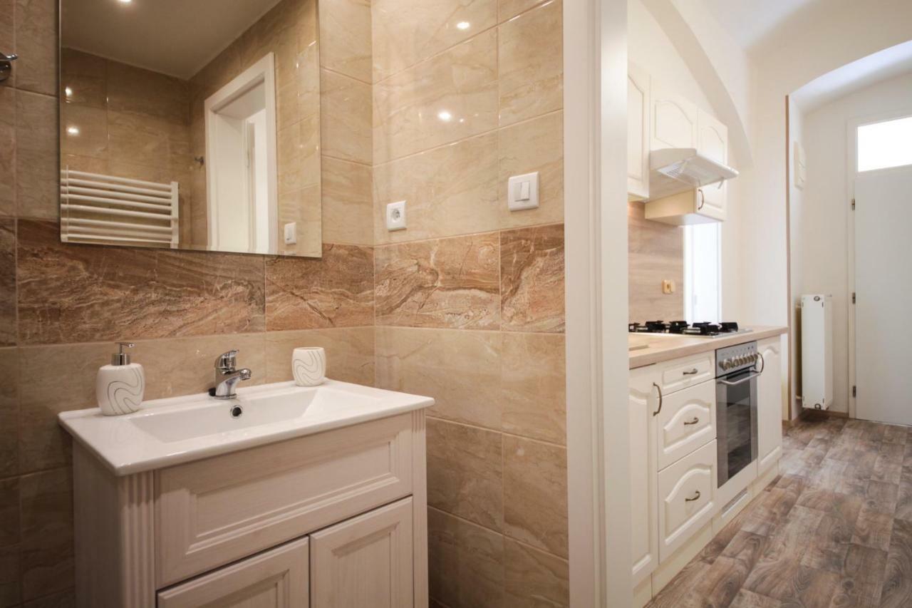 Family Duplex On Wenceslas Square Apartment Прага Екстериор снимка